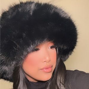 Pretty Little Thing Fluffy bucket hat